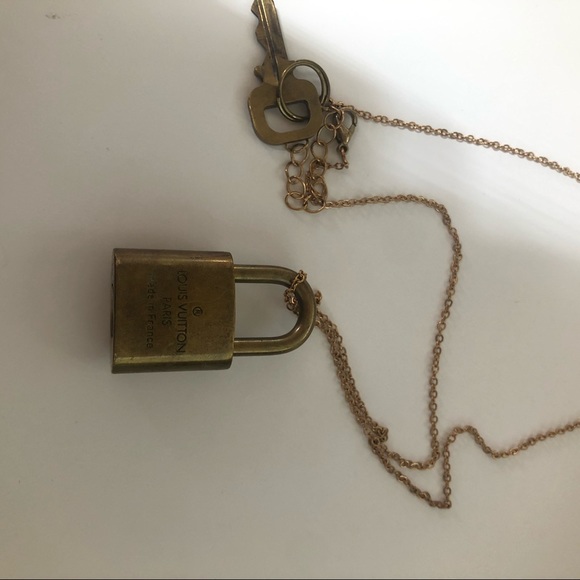 Louis Vuitton Vintage Lock with Chain - Picture 4 of 5